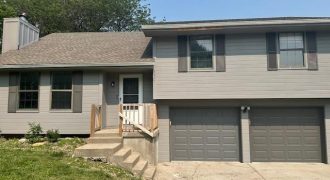 Homes for Sale in Gladstone, MO 64118 | 7037 N Holmes Street