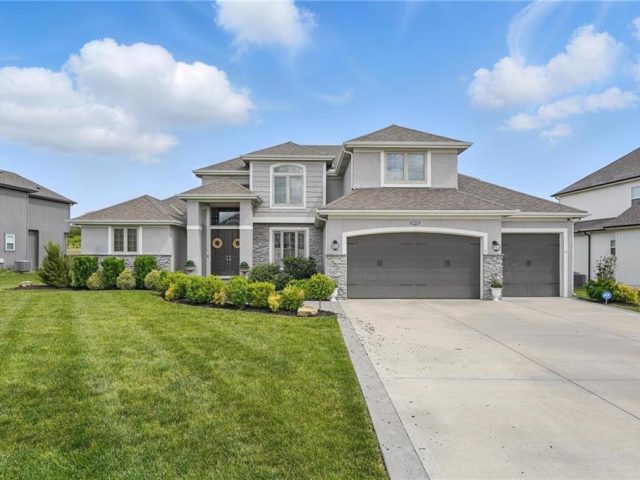 Homes for Sale in Kansas City, MO 64157 | 8833 N Crescent Avenue