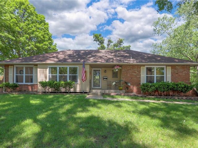 Homes for Sale in Kansas City, MO 64151 | 6902 NW BIRCH Court