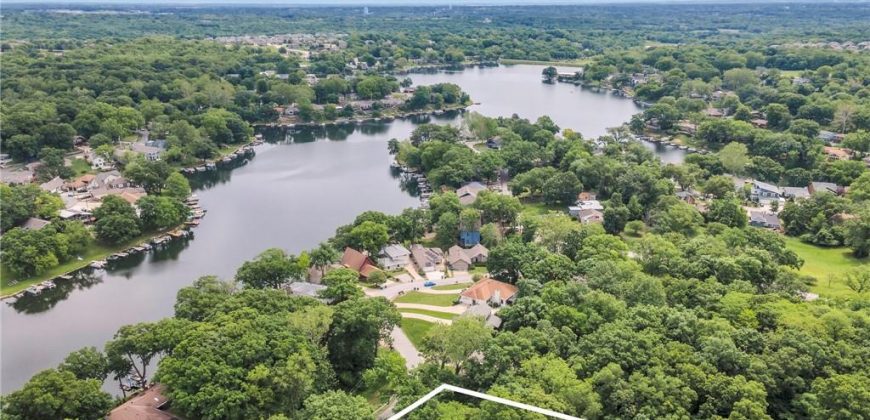 Homes for Sale in Lake Waukomis, MO 64151 | 756 NW South Shore Drive