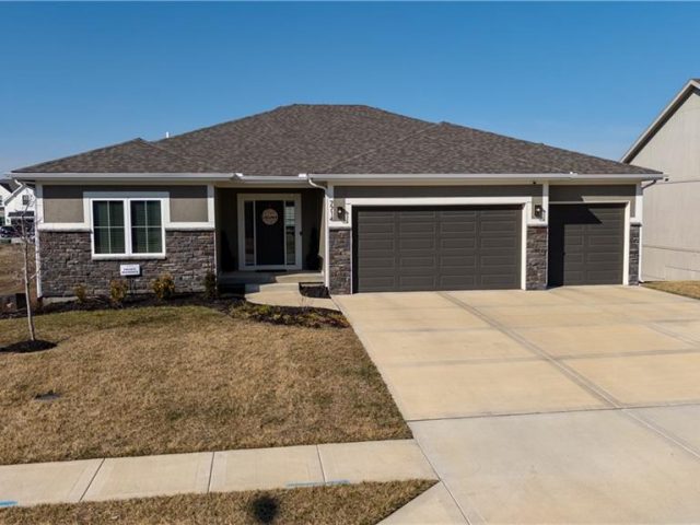 Homes for Sale in Kansas City, MO 64157 | 7714 NE 103rd Street
