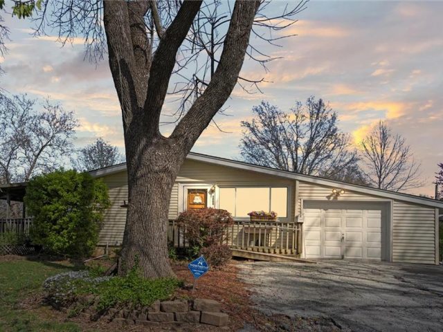 Homes for Sale in Kansas City, MO 64118 | 5803 N Highland Avenue