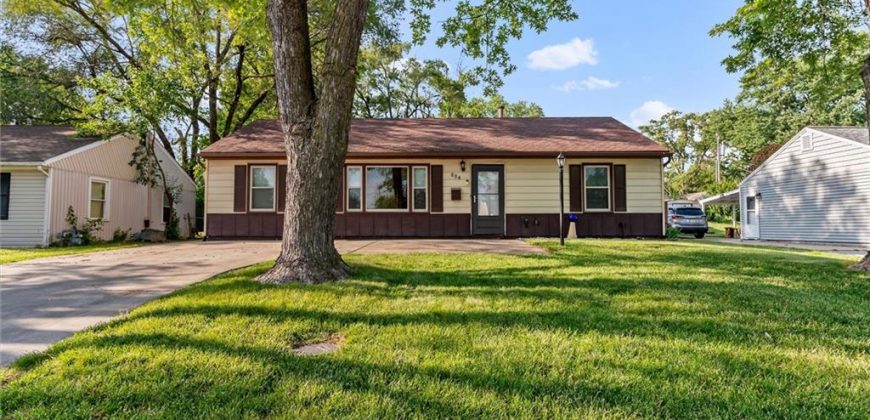 Homes for Sale in Gladstone, MO 64118 | 604  66th Terrace