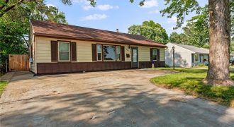 Homes for Sale in Gladstone, MO 64118 | 604  66th Terrace