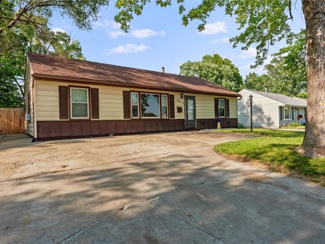 Homes for Sale in Gladstone, MO 64118 | 604  66th Terrace