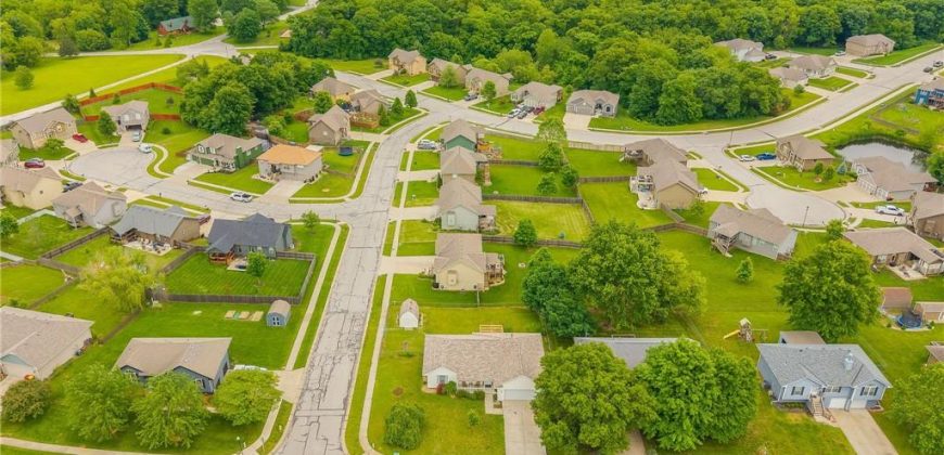 Homes for Sale in Kearney, MO 64060 | 1301  Stonecrest Drive