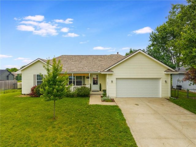 Homes for Sale in Kearney, MO 64060 | 1301  Stonecrest Drive