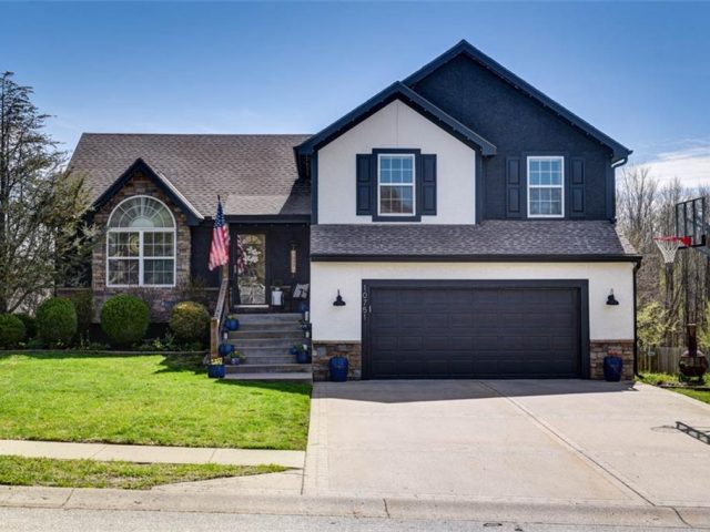 Homes for Sale in Kansas City, MO 64157 | 10751 N Laurel Avenue
