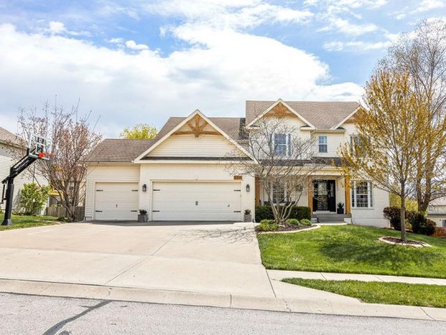 Homes for Sale in Kansas City, MO 64157 | 9709 N Farley Avenue