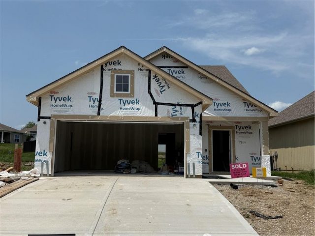 Homes for Sale in Kansas City, MO 64163 | 7804  122nd Street