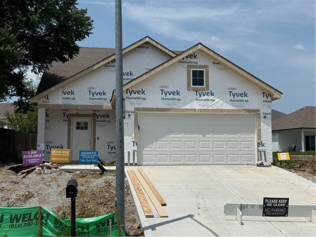 Homes for Sale in Kansas City, MO 64163 | 7812  122nd Street