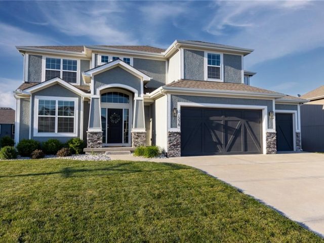 Homes for Sale in Kansas City, MO 64155 | 1238 NW 94 Terrace