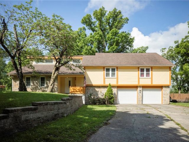 Homes for Sale in Kansas City, MO 64151 | 5926 N Chatham Avenue
