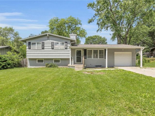 Homes for Sale in Kansas City, MO 64118 | 6404 N Wayne Avenue