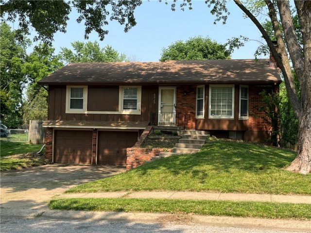 Homes for Sale in Kansas City, MO 64155 | 8425 N Tracy Avenue
