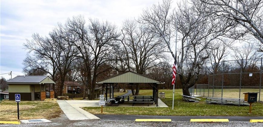 Homes for Sale in Lake Waukomis, MO 64151 | 775 NW South Shore Drive