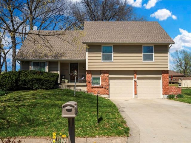 Homes for Sale in Gladstone, MO 64118 | 1216 NE 74TH Terrace