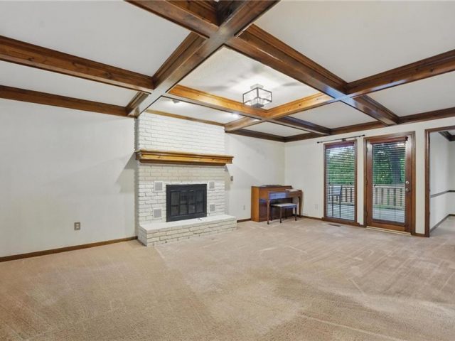Homes for Sale in Kansas City, MO 64116 | 4413 NW Claymont Woods Drive
