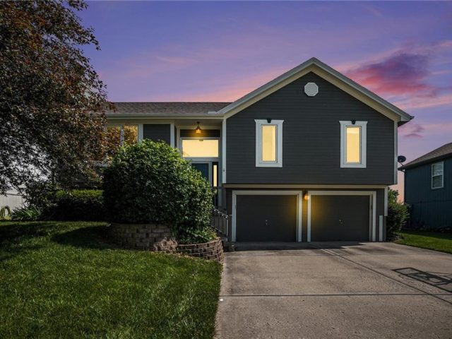 Homes for Sale in Smithville, MO 64089 | 110  Bridgeport Drive