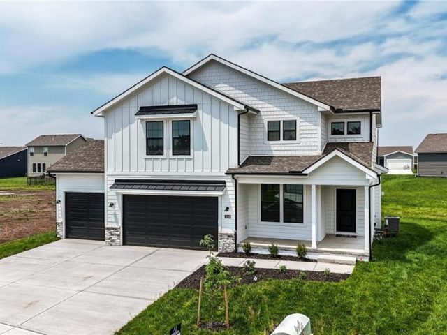 Homes for Sale in Kansas City, MO 64154 | 3000 NW 95th Terrace