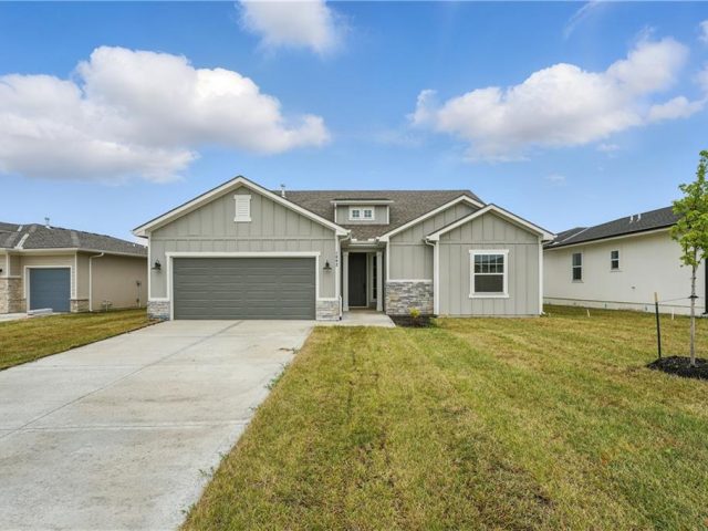 Homes for Sale in Kansas City, MO 64155 | 1802 NW 104th Terrace