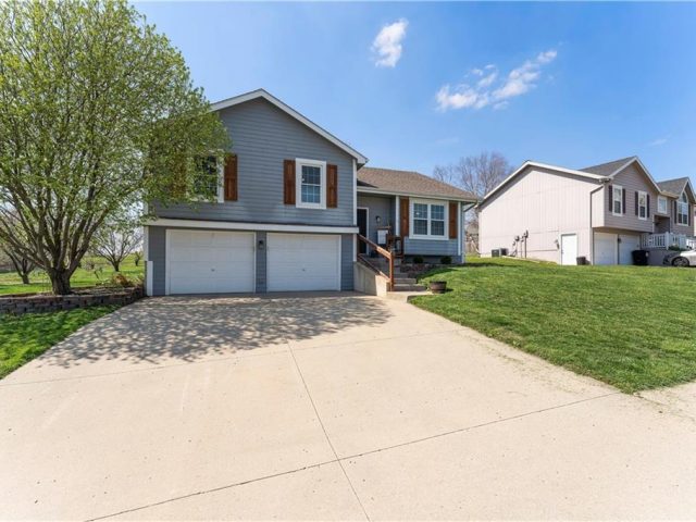Homes for Sale in Platte City, MO 64079 | 13740  Hunter Drive