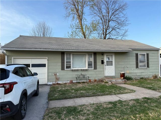 Homes for Sale in Kansas City, MO 64118 | 802 NE 67th Terrace