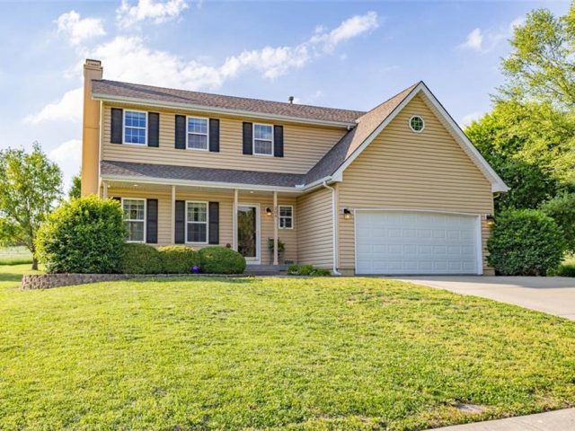 Homes for Sale in Smithville, MO 64089 | 206  Pine Street