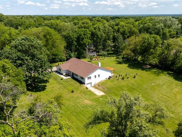 Homes for Sale in Oakwood, MO 64118 | 435 NE Post Oak Lane