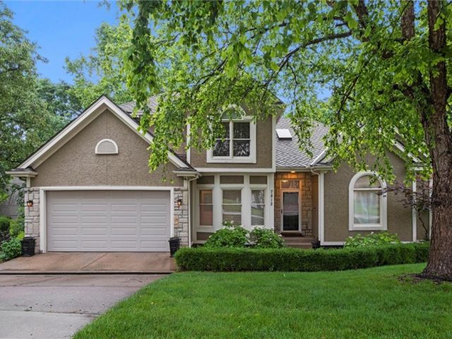 Homes for Sale in Parkville, MO 64152 | 7812  Deer Run