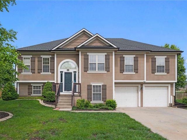 Homes for Sale in Liberty, MO 64068 | 1523  Honeysuckle Drive