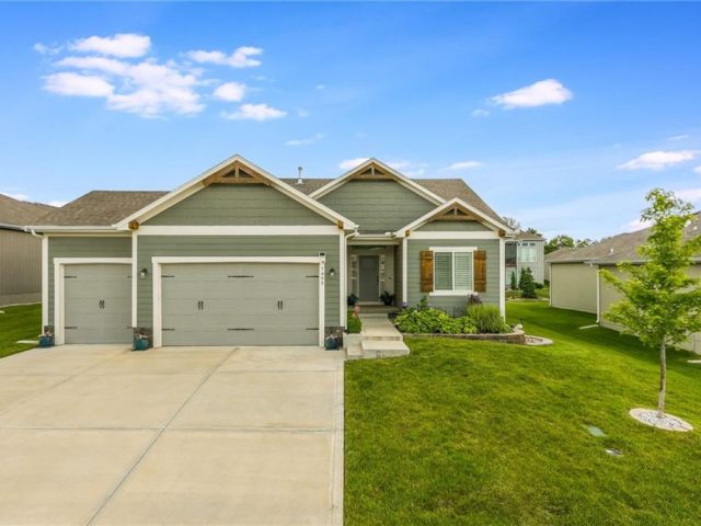 Homes for Sale in Parkville, MO 64152 | 7495 NW Chambers Court