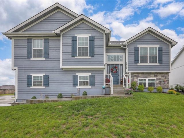 Homes for Sale in Kearney, MO 64060 | 1610  Willow Lane