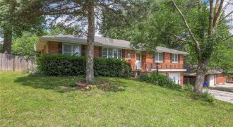 Homes for Sale in Gladstone, MO 64118 | 7512 N Wyandotte Street