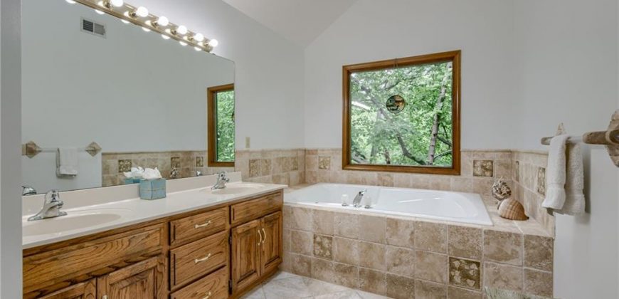 Homes for Sale in Parkville, MO 64152 | 5317 NW Bluff Way