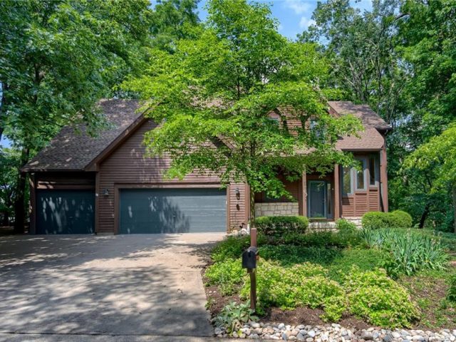 Homes for Sale in Parkville, MO 64152 | 5317 NW Bluff Way