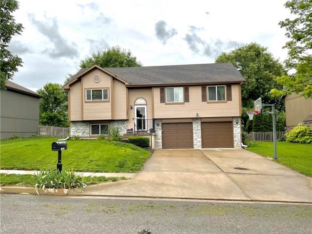 Homes for Sale in Kansas City, MO 64157 | 11601 N Manning Avenue