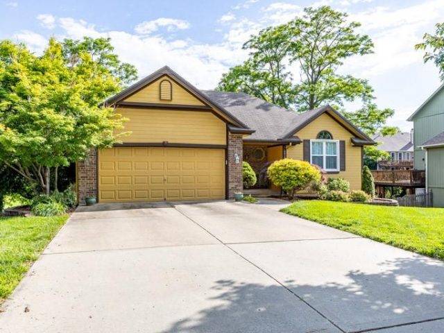 Homes for Sale in Kansas City, MO 64157 | 8915 NE 109th Terrace