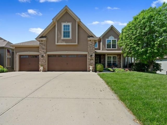 Homes for Sale in Kansas City, MO 64157 | 9534 N Hunter Avenue