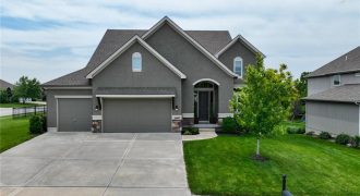 Homes for Sale in Parkville, MO 64152 | 14445  Thousand Oaks Place