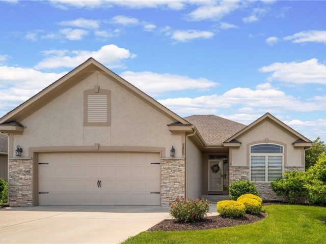 Homes for Sale in Kansas City, MO 64154 | 5800 NW 108th Court