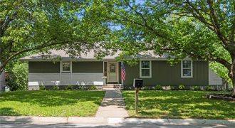 Homes for Sale in Parkville, MO 64152 | 5712 NW Raintree Drive