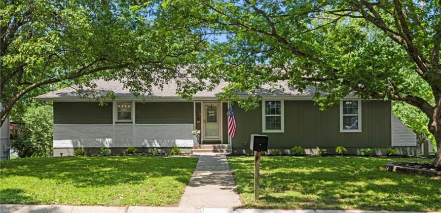 Homes for Sale in Parkville, MO 64152 | 5712 NW Raintree Drive