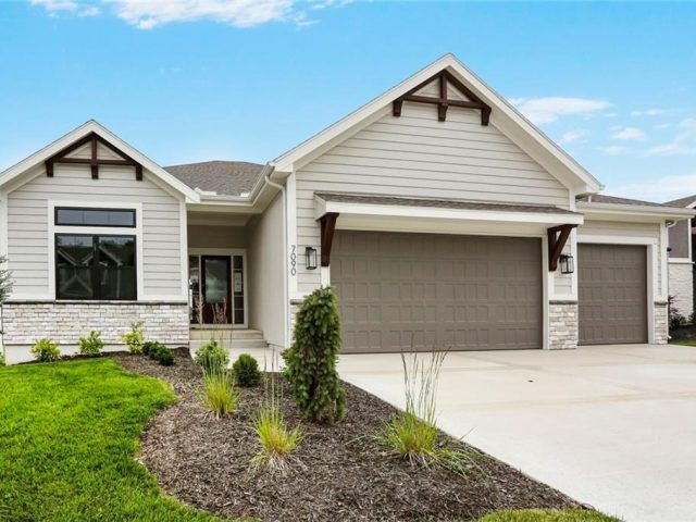 Homes for Sale in Parkville, MO 64152 | 7090 NW Forest Lakes Drive
