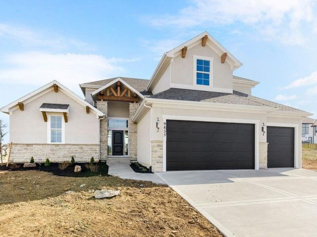 Homes for Sale in Kansas City, MO 64157 | 9842 NE 104th Terrace