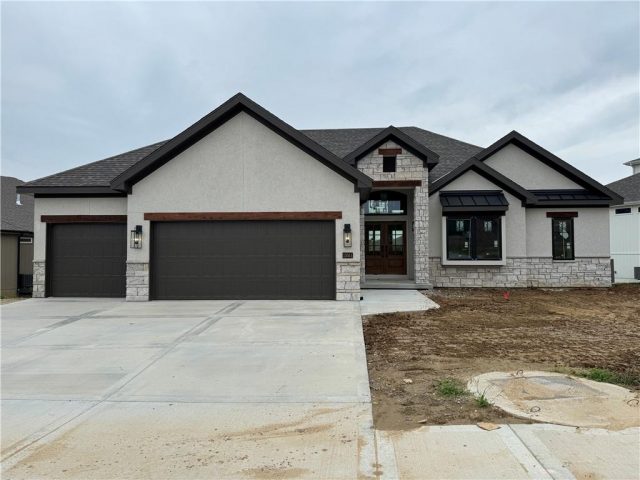 Homes for Sale in Parkville, MO 64152 | 13511  Terrace Park Drive