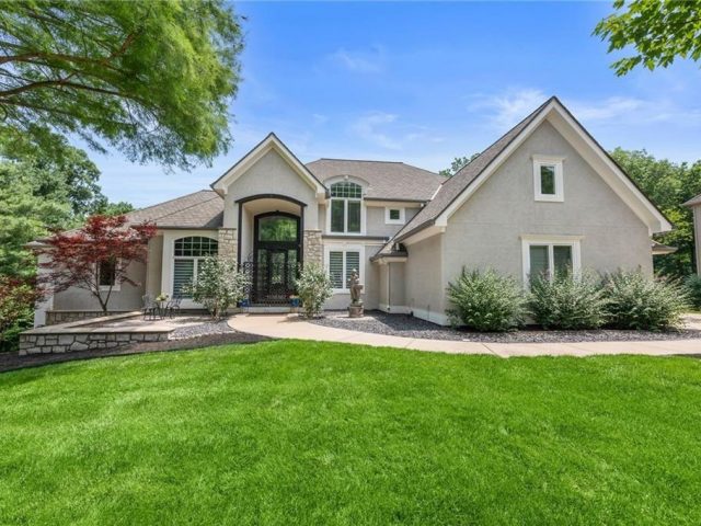 Homes for Sale in Kansas City, MO 64116 | 4523 N Mulberry Drive