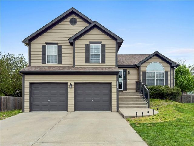 Homes for Sale in Kansas City, MO 64155 | 11235 N Summit Street