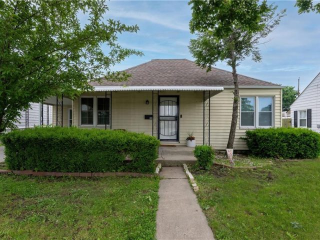 Homes for Sale in North Kansas City, MO 64116 | 831 E 25th Avenue