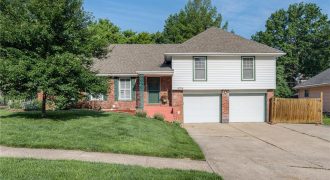 Homes for Sale in Gladstone, MO 64118 | 6704 N Garfield Street